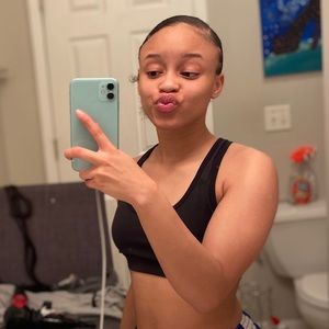 Meet your Posher, Kaylin